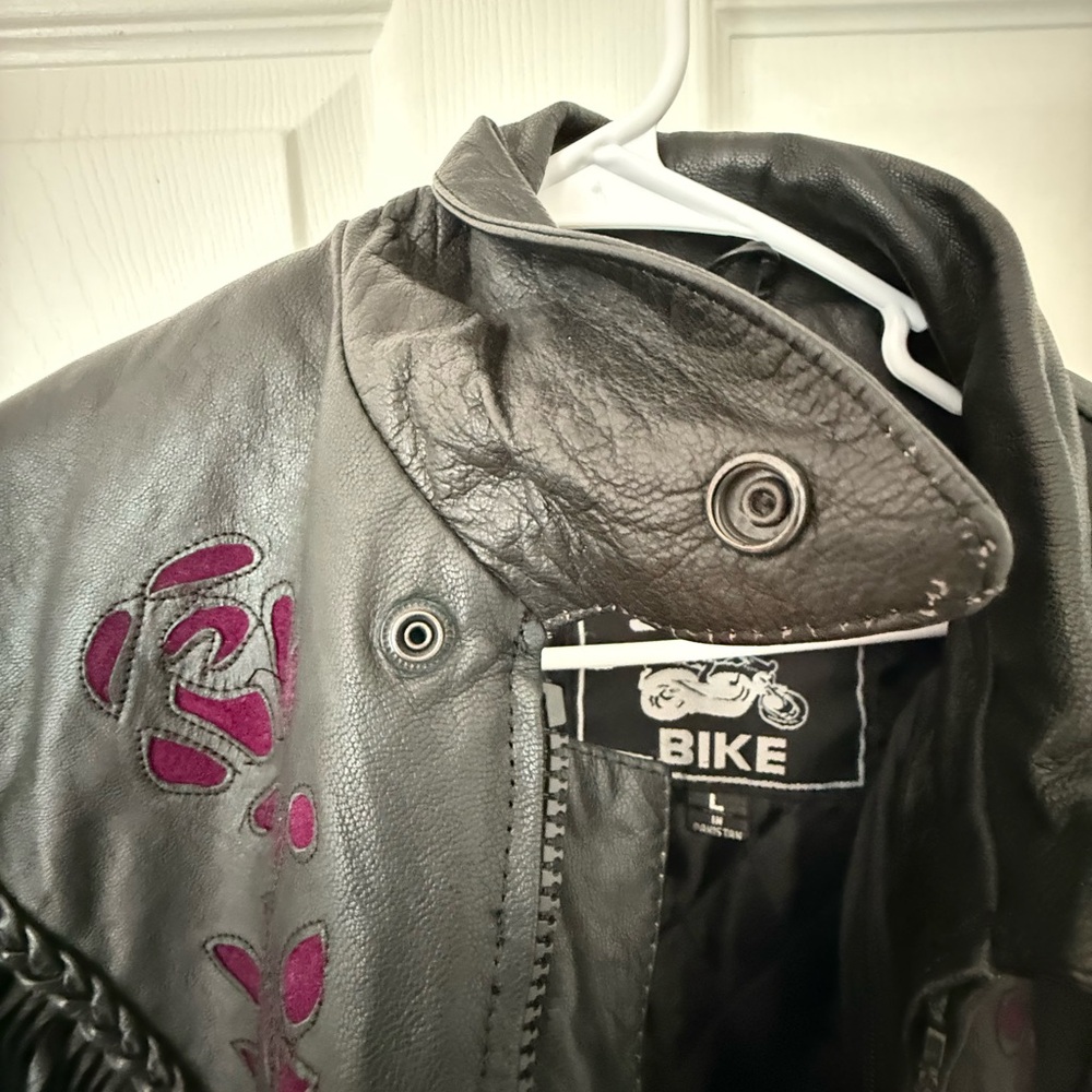 Women's Black Leather Fringe Jacket - Picture 5 of 13